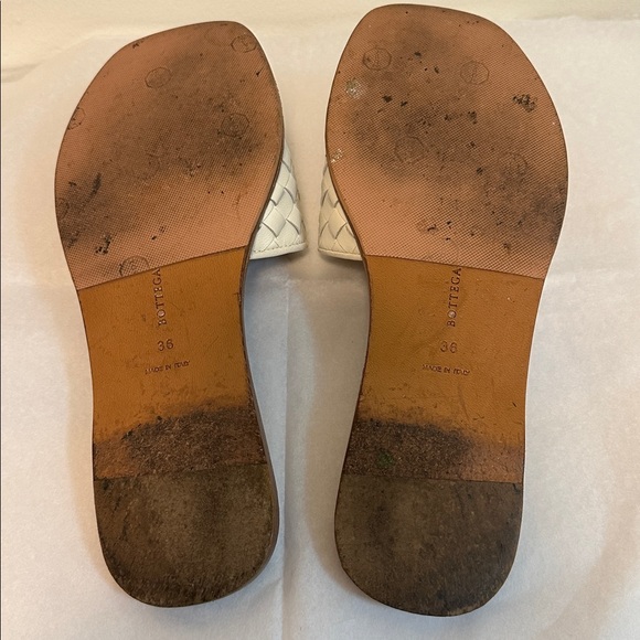 Bottega Veneta Women’s White Intrecciato Nappa Flat Sandals in size 36 - Picture 5 of 7